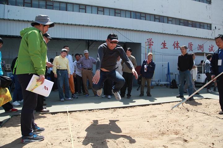 张琮立定跳远.JPG
